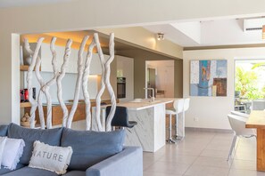Spacious air conditioned lounge area opening onto the pool deck. HD-TV, Canal Satellite.  