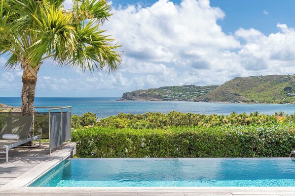 Beautiful pool, surrounded by a spacious terrace with lounge chairs. Magnificent panoramic view. 