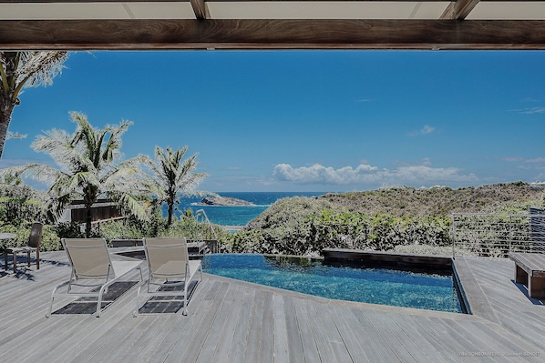 Expansive terrace, pool, sun loungers. Nice view over the bay.