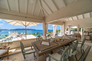 Large marble dining table for 12. Panoramic views. 