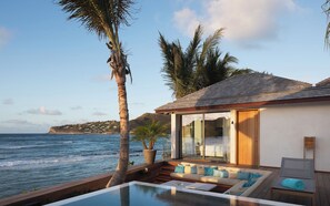 Modern and chic outdoor lightings.