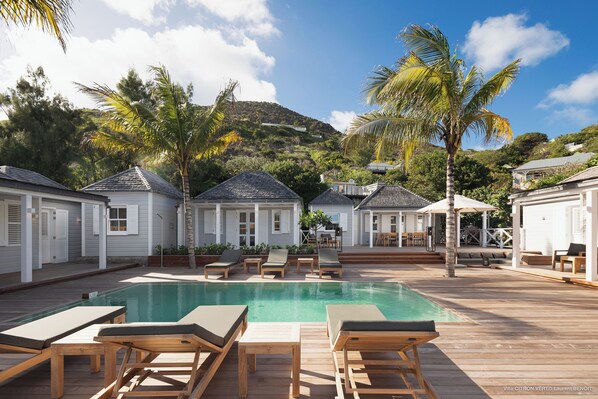 Nice pool (8 m x 4 m), expansive terrace with loungers and deck chairs.