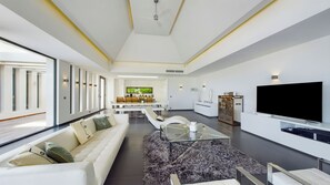 Grand séjour climatisé, HD-TV, satellites français et US, Apple TV. 
