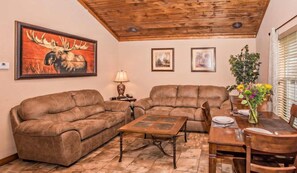 living2_1BR_BA_lodges_at_great_smoky_mountains-720x420