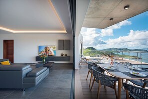 Fully equipped with bar, electric oven, gas stove, dishwasher, fridge and freezer, ice machine, microwave, toaster, filter coffee maker, and espresso coffee machine, blender, electric fruit press. Breakfast bar with stools. Outdoor dining table for 6 gues