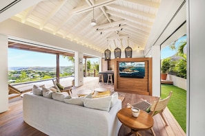 Great room, with open-air floor plan. HD-TV, Apple TV. The living room opens onto the terrace and the views.