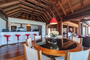 Fully equipped kitchen, breakfast bar with stools. Electric oven, gas stove, microwave, refrigerator, mixer, centrifuge, freezer, dishwasher, Nespresso machine, blender, kettle, toaster. Large dining table for 8 guests.