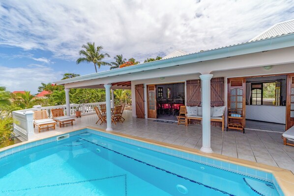 Beautiful pool facing the view, surrounded by a spacious terrace with lounge area. Outside shower. 