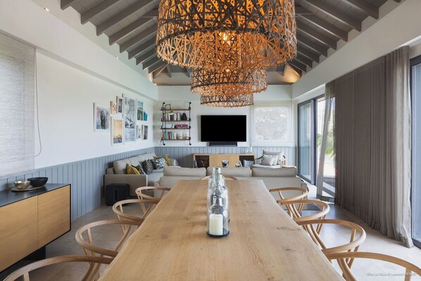Fully equipped kitchen, air-conditioning, breakfast bar with stools, fridge, freezer, oven, microwave, dishwasher, blender, kettle, Nespresso coffee machine, toaster. Indoor large dining table for 10 guests.