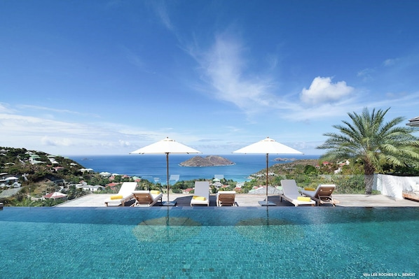 Great heated pool, expansive terrace with loungers, deck chairs, facing the panoramic view.