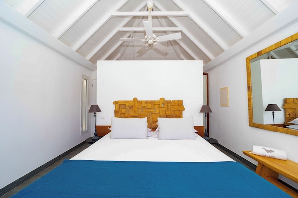 Air conditioning, king size bed, safe. Ensuite bathroom with double washbasins and shower. Access to the terrace.