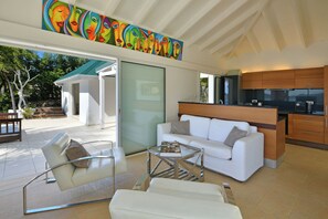 Air conditioning, HD-TV, Dish Network, Apple TV, Bose surround system. 