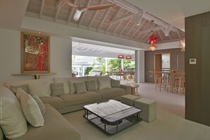 Air conditioning, ceiling fan, HD-TV, Dish network, DVD player, Apple TV. Adjoining outdoor lounge area on the covered terrace. 
