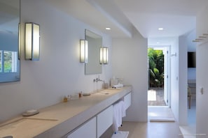 Euro King size bed, air conditioning, HD-TV, Apple TV, dressing room, programmable safe. Adjoining bathroom with shower, double basin, hair dryer, towels and beach towels.