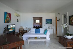 Lounge area opening onto the terrace. Air-conditioning, ceiling-fan, HD-TV.  