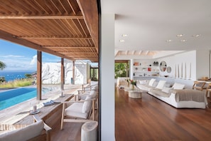 Spacious open air great room opening onto the pool deck and with a panoramic ocean view. HD-TV, Dish Network (US channels), DVD player, ceiling fan.