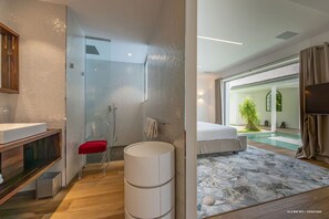 On the back of the property. King size bed, air conditioning, HD-TV, Apple TV, Dish Network, dressing room, programmable safe. Adjoining bathroom with shower, double basin, hair dryer, towels and beach towels. Private pool.