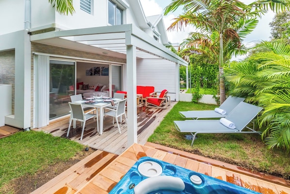 Private heated Jacuzzi. Terrace with outside dining table. Gas barbecue.