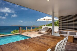 Fully equipped kitchen. Electric oven, gas stove, microwave, refrigerator, mixer, centrifuge, freezer, dishwasher, Nespresso machine, blender, kettle, toaster, breakfast bar. Dining table for 8 people on the covered terrace. 