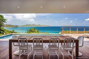 Fully equipped kitchen. Electric oven, gas stove, microwave, refrigerator, mixer, centrifuge, freezer, dishwasher, Nespresso machine, blender, kettle, toaster, breakfast bar. Dining table for 8 people on the covered terrace.