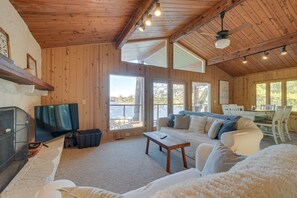 Living Room | Fireplace | Flat-Screen TV | Lake Views