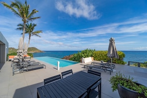 Large terrace, beautiful pool, sun loungers, parasols, gas barbecue.