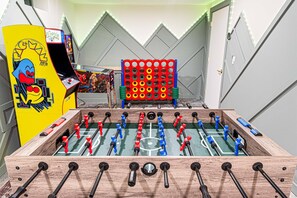  ✨ Let the games begin! Whether it’s foosball, Pac-Man, or pinball, the Green Mountain Game Room promises endless fun and is sure to be a favorite for guests of all ages! 🎉✨