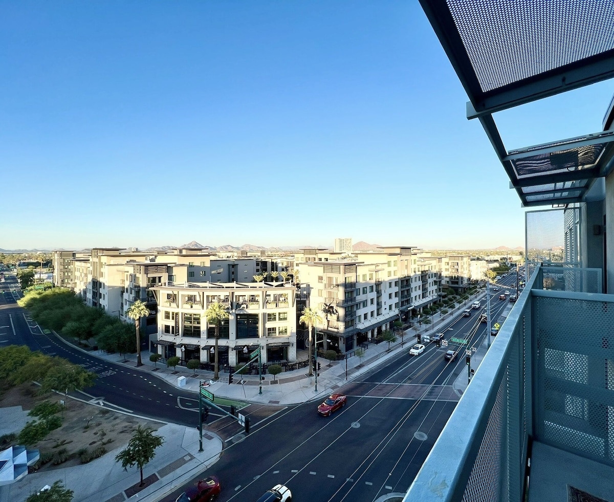 Warm Sleek Apartment in Downtown Phoenix