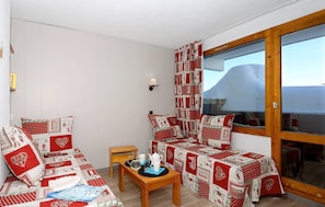 There are 2 Single beds or Bunks in the bedroom.