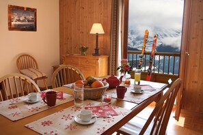 Welcome to our cozy and rustic 1 bedroom apartment in La Toussuire!