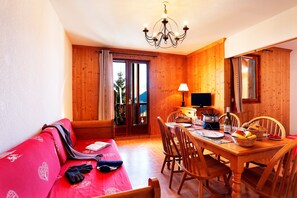 Welcome to your cozy, chalet-style apartment in La Toussuire!