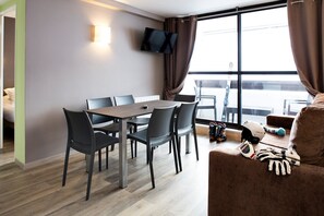 Relax and unwind in the cozy 20m2 living room.