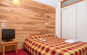 The bedroom features a cozy Double bed.