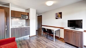 Whip up a quick meal in the kitchenette.