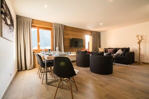 Relax and rejuvenate in the cosy living room which features a comfortable sofa bed.