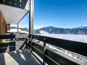 Enjoy your wine with the sunshine on your private balcony or terrace!