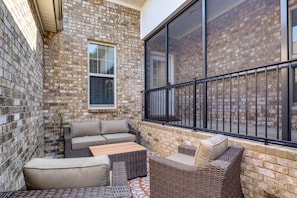Patio | Outdoor Seating & Dining