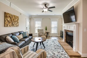 Living Room | Smart TV | Fireplace | Central Heating & A/C | Free WiFi