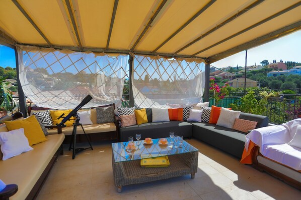 Roof terrace living area
