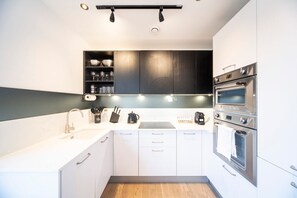Fully equipped kitchen, Nespresso machine, dishwasher, Modern Appliances