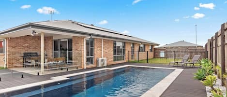 Soak up Queensland’s balmy weather on the back deck, the perfect spot for your morning coffee.
