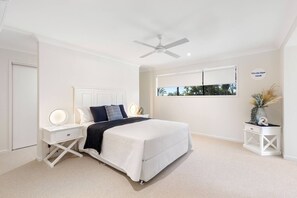 Pelican Bank bedroom is the largest room with a queen bed, wide tables, and beautiful dried flower feature table. Long windows let in light, or sleep in with block out blinds. This bedroom features an ensuite bathroom. 
