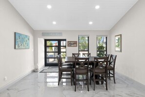 Dining service for up to eight guests