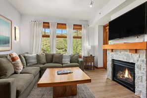 The open living and dining area make this condo a great place to gather with family and friends.