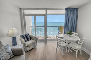 Amazing Living Room with Views of the Ocean 🌊☀️