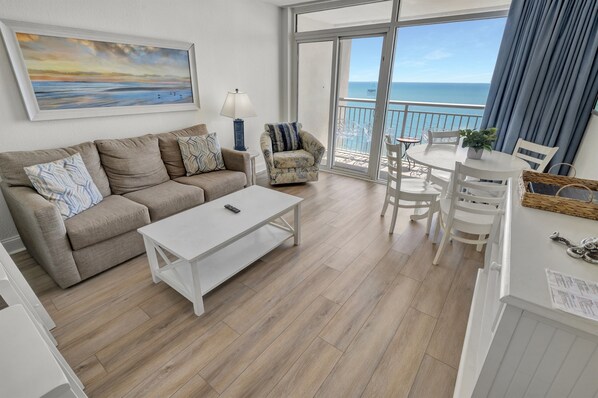 Amazing Living Room with Views of the Ocean 🌊☀️