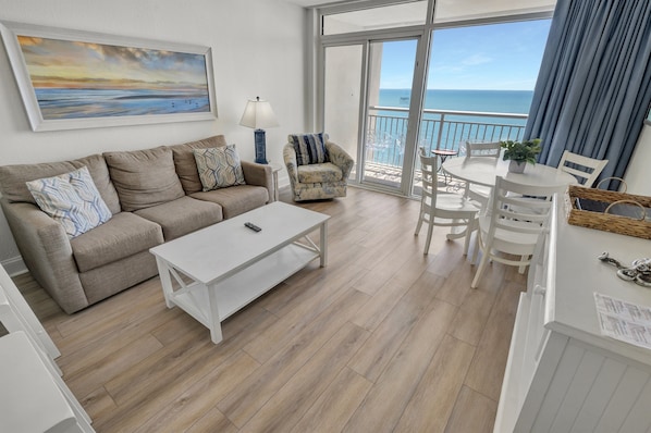 Amazing Living Room with Views of the Ocean 🌊☀️