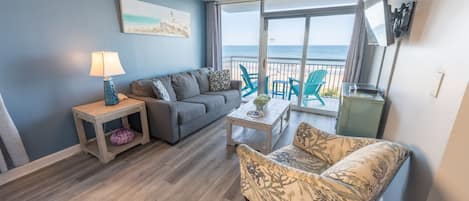 Large Family Room, Direct Oceanfront View!
