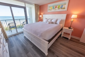 King Bed in Main Bedroom, View of Ocean from Bedroom!