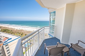 Balcony with Amazing Views of the Ocean
